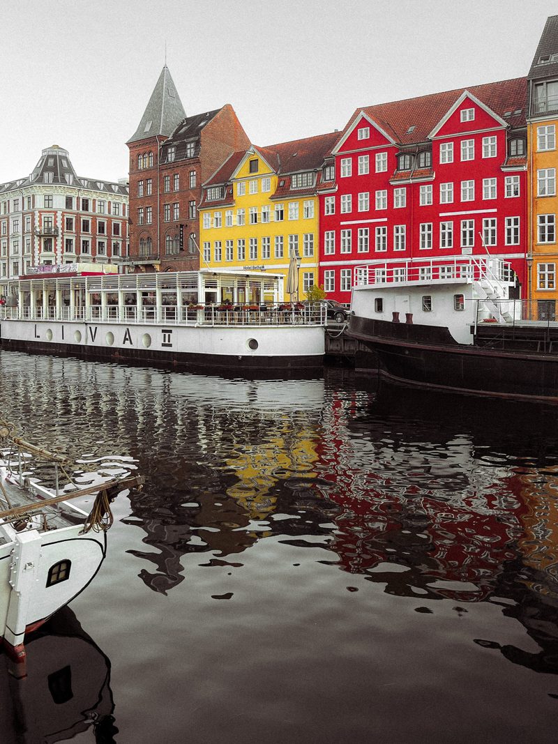 Deep reflections of the Nyhavn houses